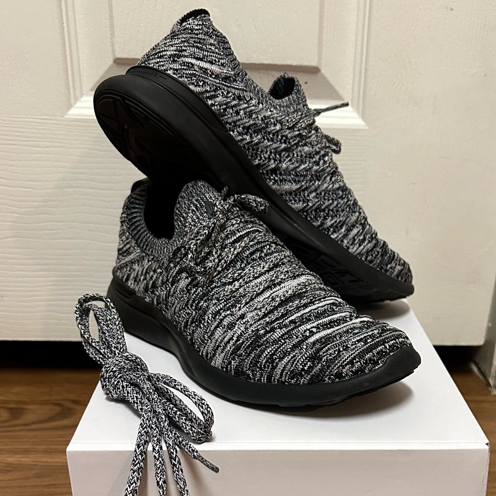 APL Techloom Wave running shoes